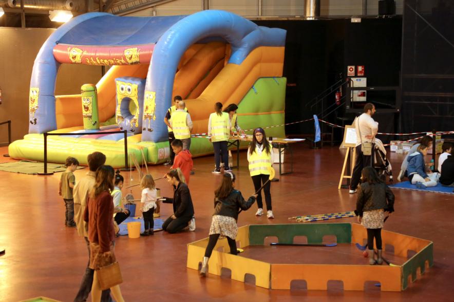 Fiesta del Consumo Responsable en La Esfera -  Los participantes. 