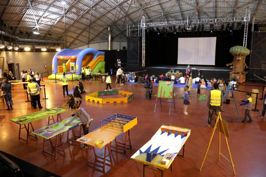 Fiesta del Consumo Responsable en La Esfera -  Los participantes.  