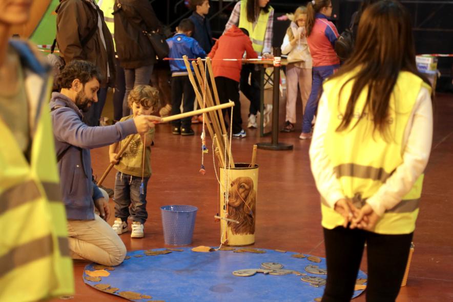 Fiesta del Consumo Responsable en La Esfera - Los participantes.