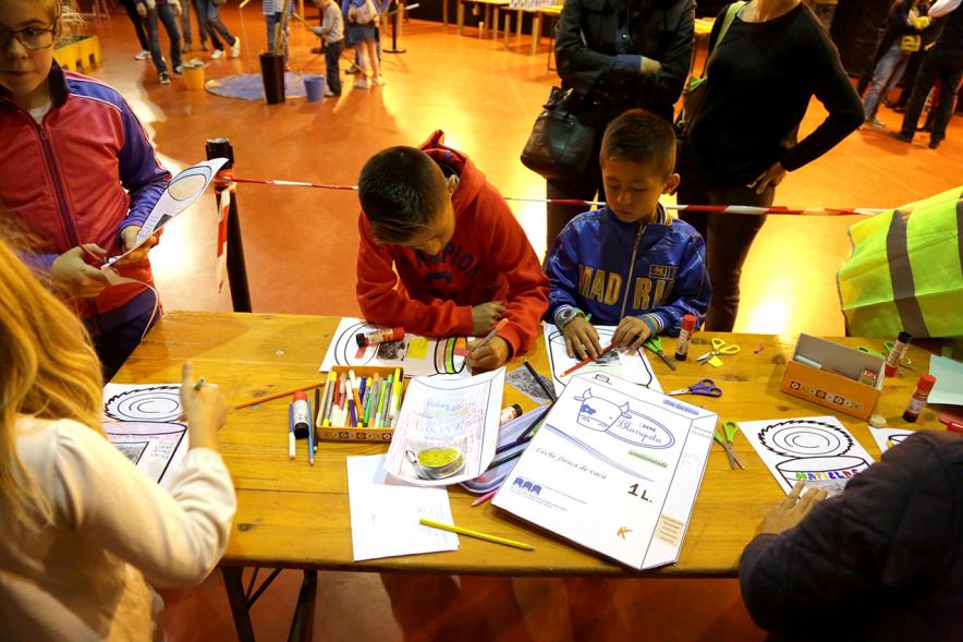 Fiesta del Consumo Responsable en La Esfera -  Los participantes.