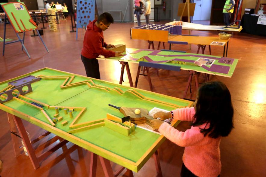 Fiesta del Consumo Responsable en La Esfera -  Mesa de actividades.