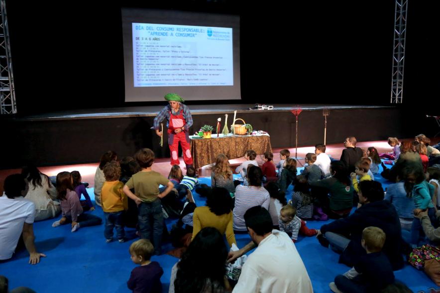 Fiesta del Consumo Responsable en La Esfera - Los participantes.
