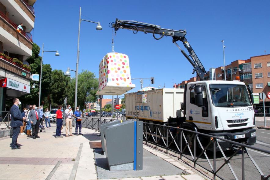 Instalación Contenedor de Vidrio de Ágatha Ruiz de la Prada -2020