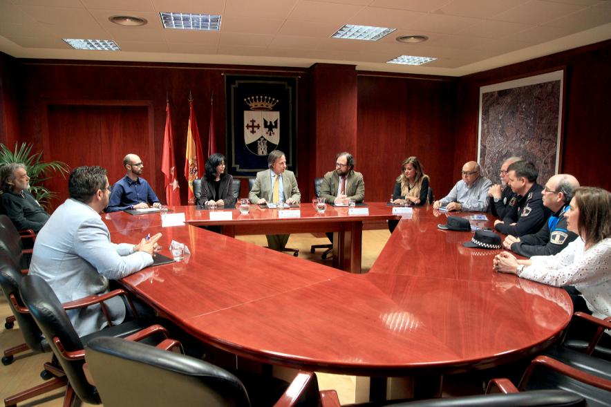 Representantes de cada una de las partes en la firma del acuerdo