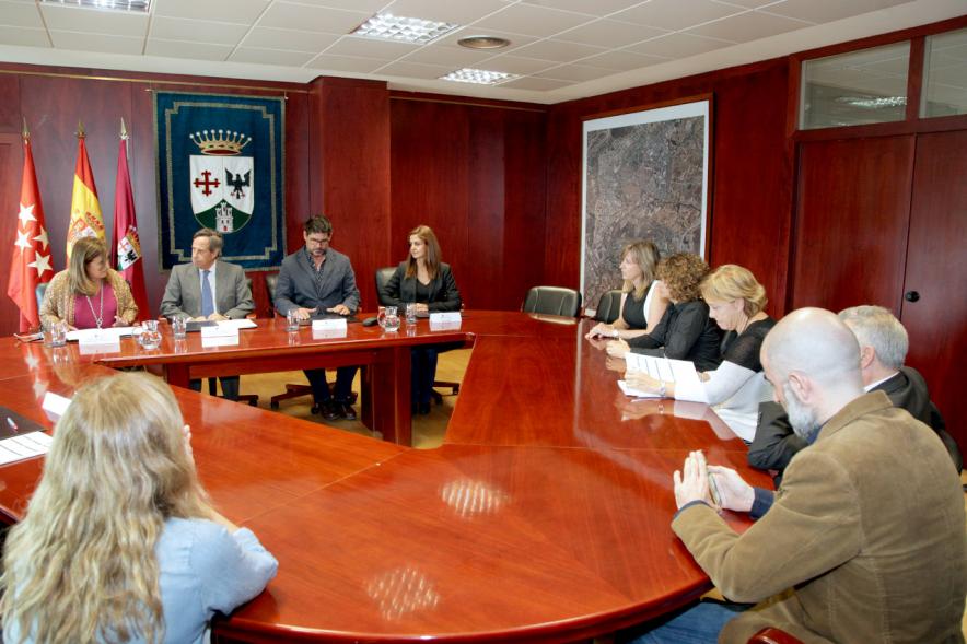 Representantes de cada una de las partes en la firma del acuerdo