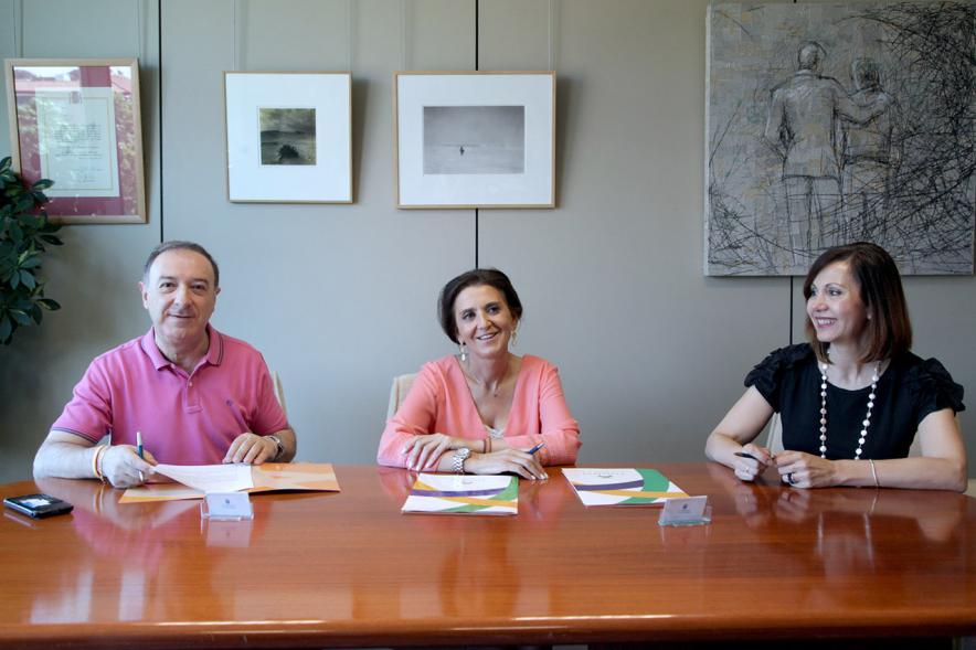Representantes de cada una de las partes en la firma del acuerdo