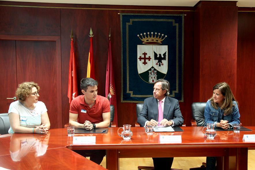 Representantes de cada una de las partes en la firma del acuerdo