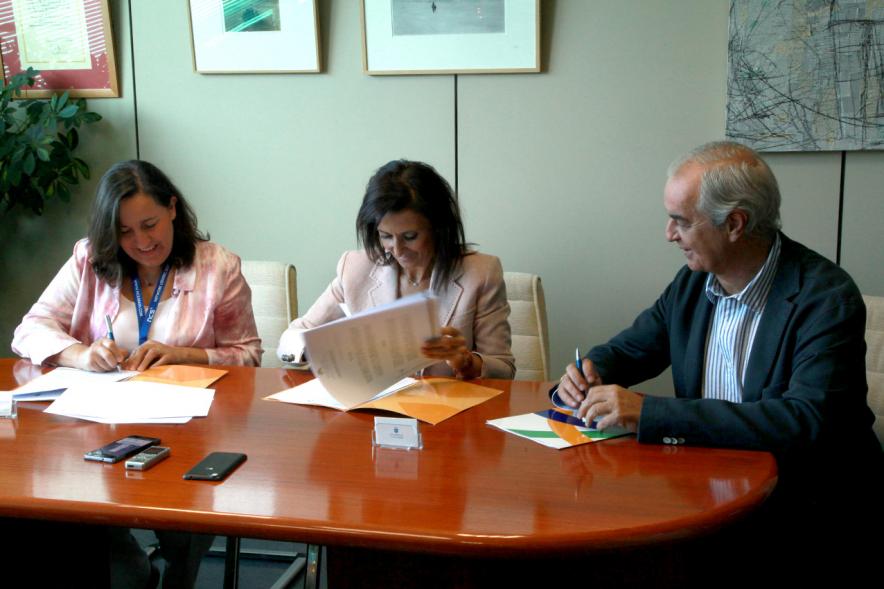 Representantes de cada una de las partes en la firma del acuerdo