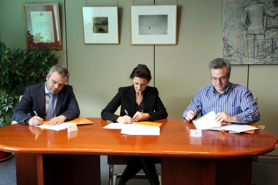 Momento de la firma