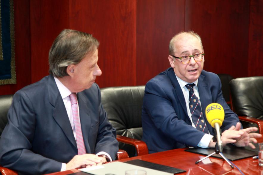 Representantes de cada una de las partes en la firma del acuerdo