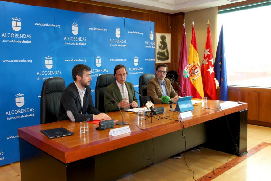 Representantes de cada una de las partes en la firma del acuerdo