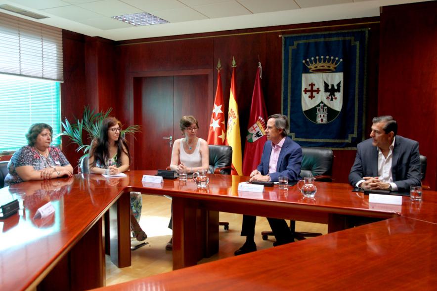 Representantes de cada una de las partes en la firma del acuerdo