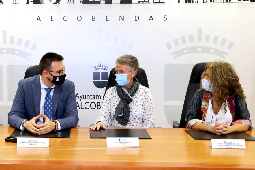 Concejales Miguel Angel Arranz, Inmaculada Puyalto y Autoridad. Firma Convenio PBS - CRUZ ROJA - ADILAS - 2020