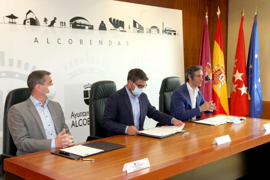 Alcalde Aitor Retolaza, Concejal Rafael Sánchez Acera y Autoridad firmantes en el acto de Firma de Convenio Ayuntamiento - Motor Mecha – 2020