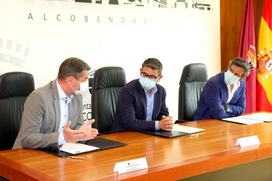 Alcalde Aitor Retolaza, Concejal Rafael Sánchez Acera y Autoridades firmantes en el acto de Firma de Convenio Ayuntamiento - Motor Mecha – 2020