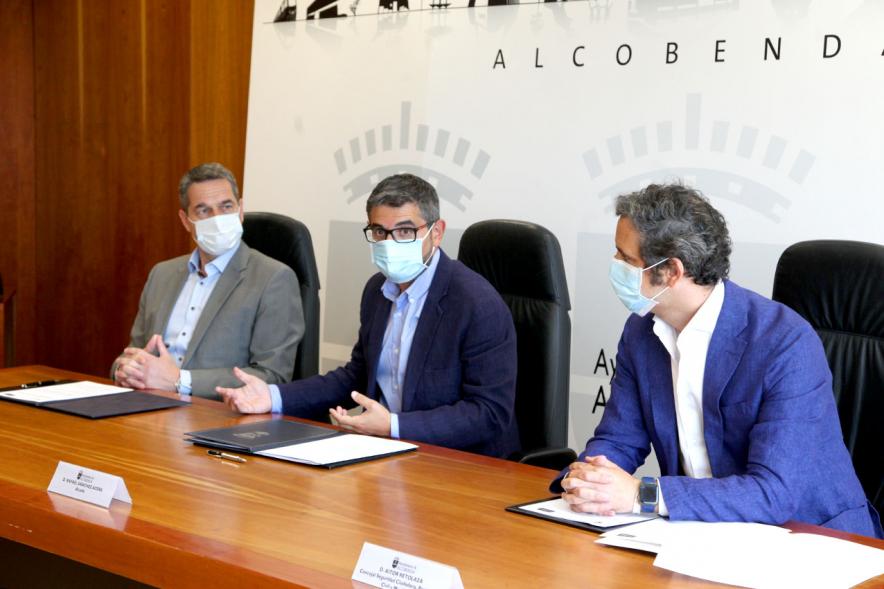  Alcalde Aitor Retolaza, Concejal Rafael Sánchez Acera y Autoridades firmantes en el acto de Firma de Convenio Ayuntamiento - Motor Mecha – 2020