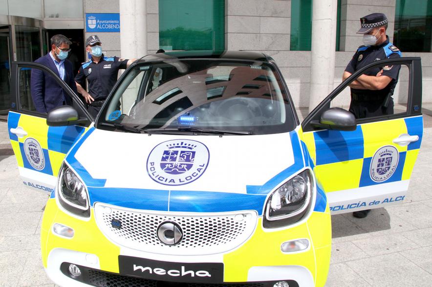Autoridades en la presentacion del coche Mecha en el acto Firma de Convenio Ayuntamiento - Motor Mecha – 2020