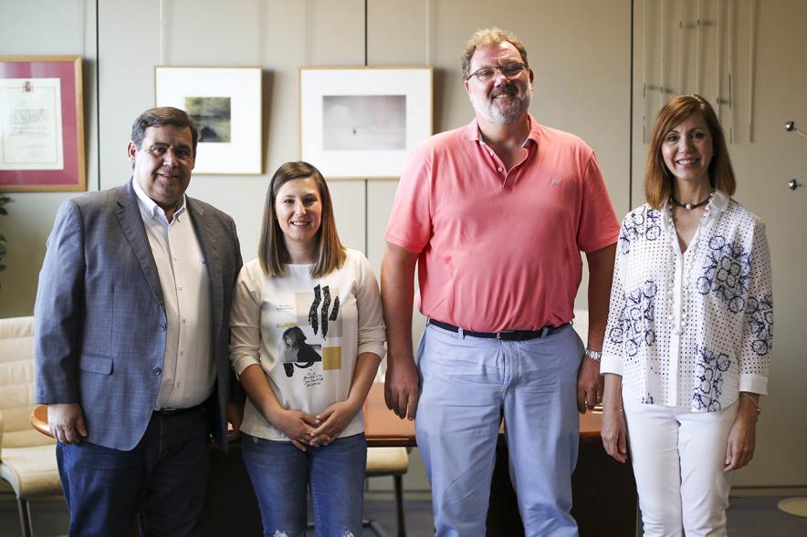 Concejal María Espín Jiménez y Autoridades. Firma de Convenio PMD - FUNDAL - Promega - 2019