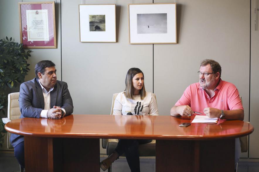 Concejal María Espín Jiménez y Autoridades. Firma de Convenio PMD - FUNDAL - Promega - 2019