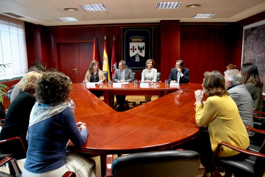 Representantes de cada una de las partes en la firma del acuerdo