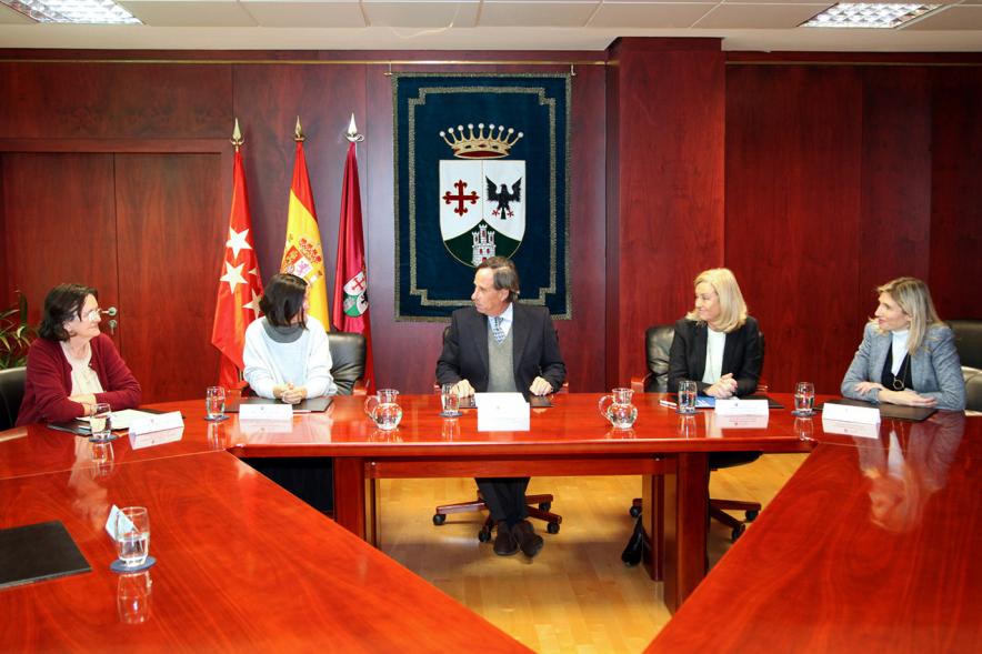 Representantes de cada una de las partes en la firma del acuerdo