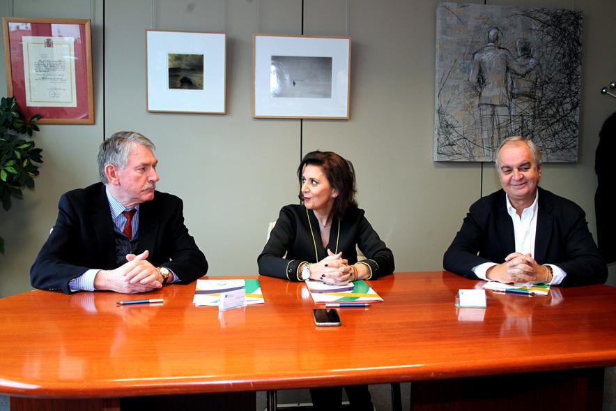 Representantes de cada una de las partes en la firma del acuerdo