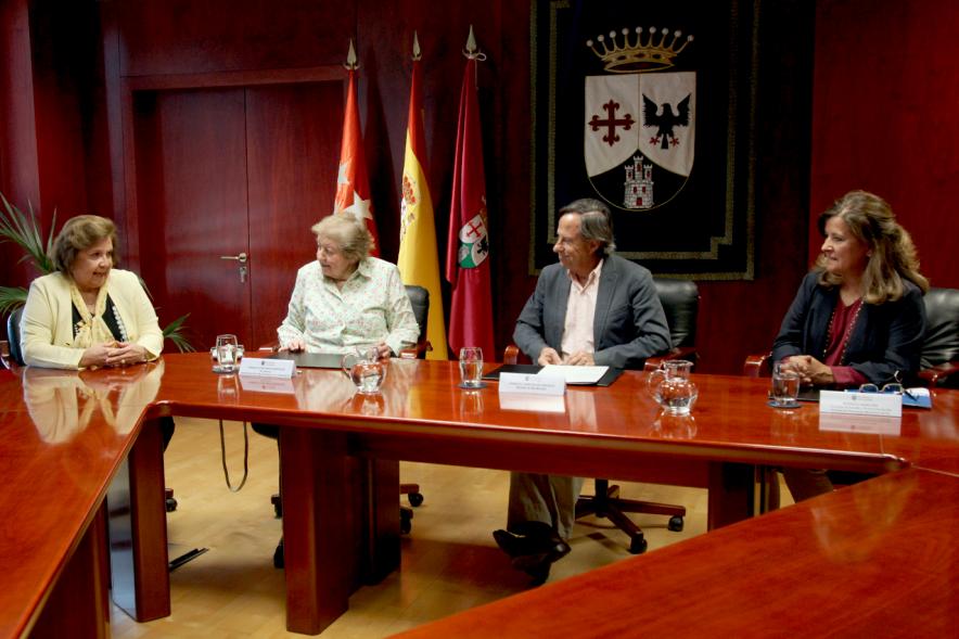 Representantes de cada una de las partes en la firma del acuerdo