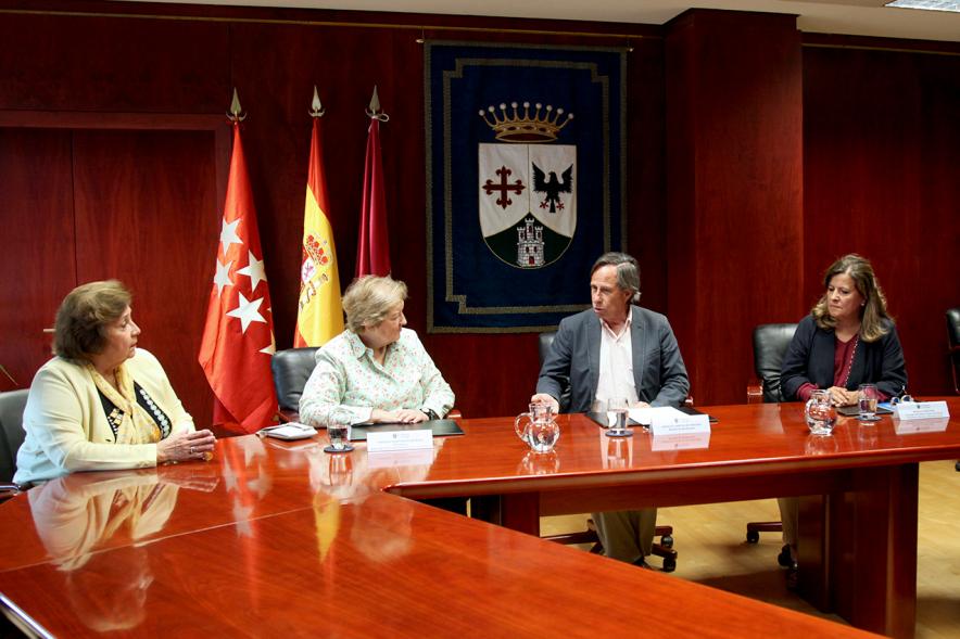 Representantes de cada una de las partes en la firma del acuerdo