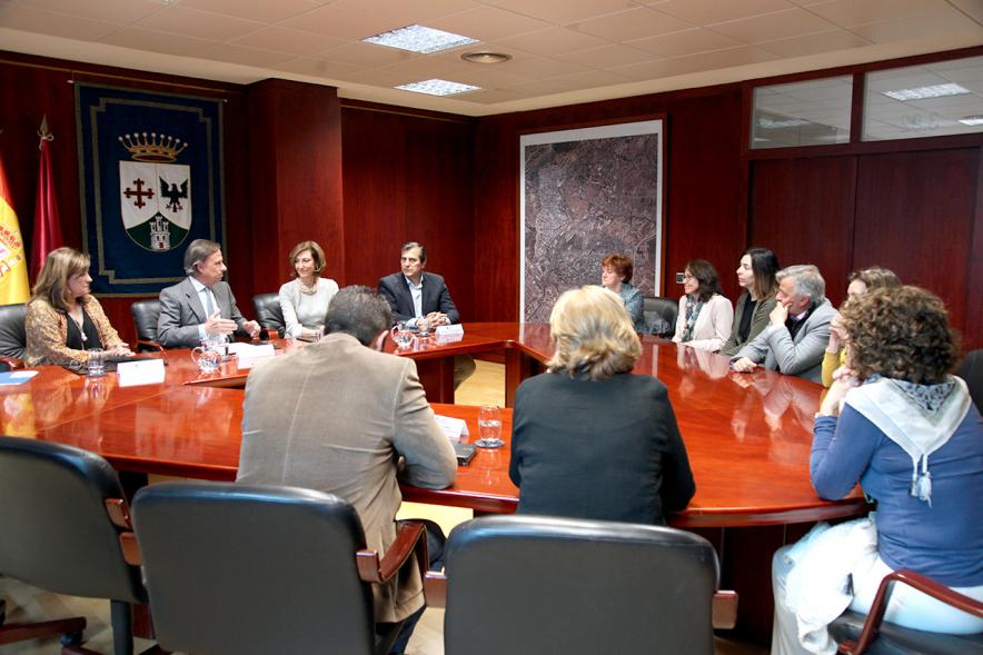 Representantes de cada una de las partes en la firma del acuerdo