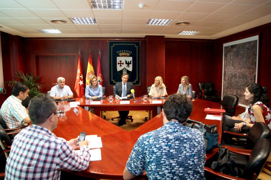 Representantes de cada una de las partes en la firma del acuerdo