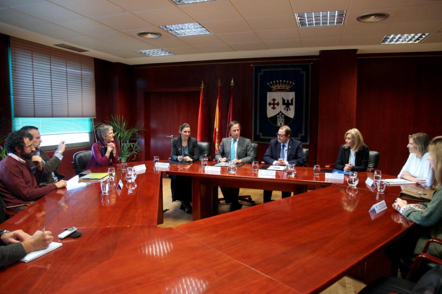 Representantes de cada una de las partes en la firma del acuerdo