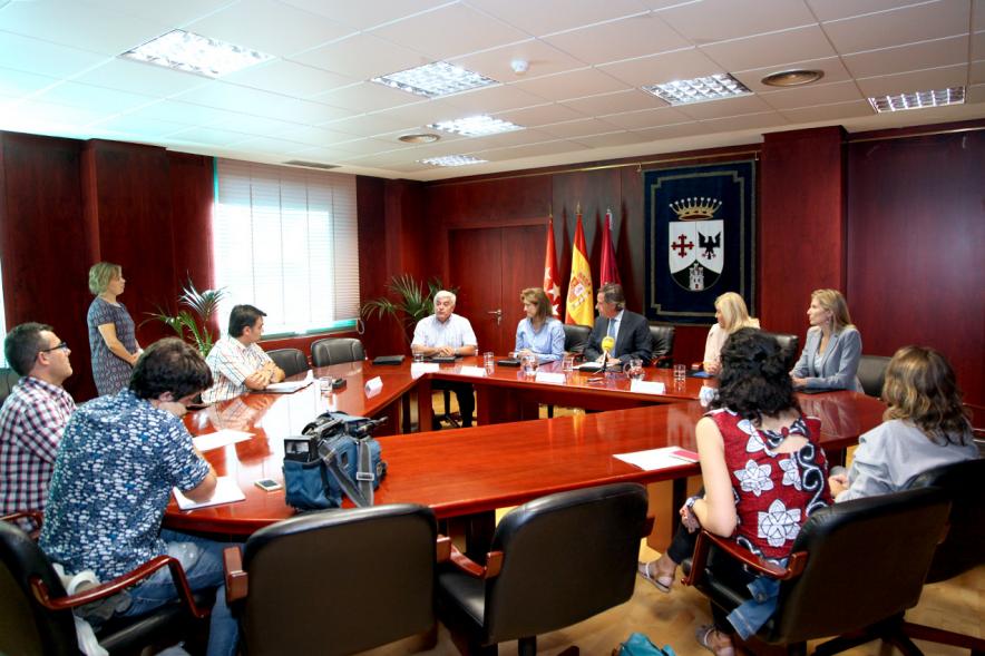 Representantes de cada una de las partes en la firma del acuerdo