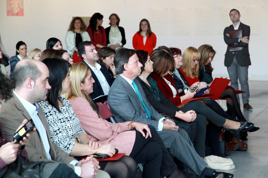 Entrega de Convenios de Colaboración contra la Violencia de Género y Promoción de Igualdad de Oportunidades - Las autoridades en el acto.