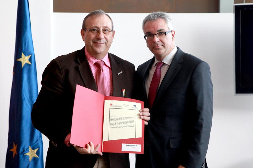 Entrega de Convenios de Colaboración contra la Violencia de Género y Promoción de Igualdad de Oportunidades - Entrega de menciones.
