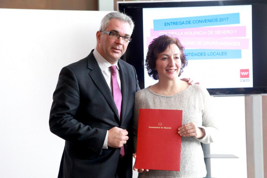 Entrega de Convenios de Colaboración contra la Violencia de Género y Promoción de Igualdad de Oportunidades - Entrega de menciones.