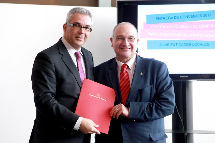 Entrega de Convenios de Colaboración contra la Violencia de Género y Promoción de Igualdad de Oportunidades - Entrega de menciones.