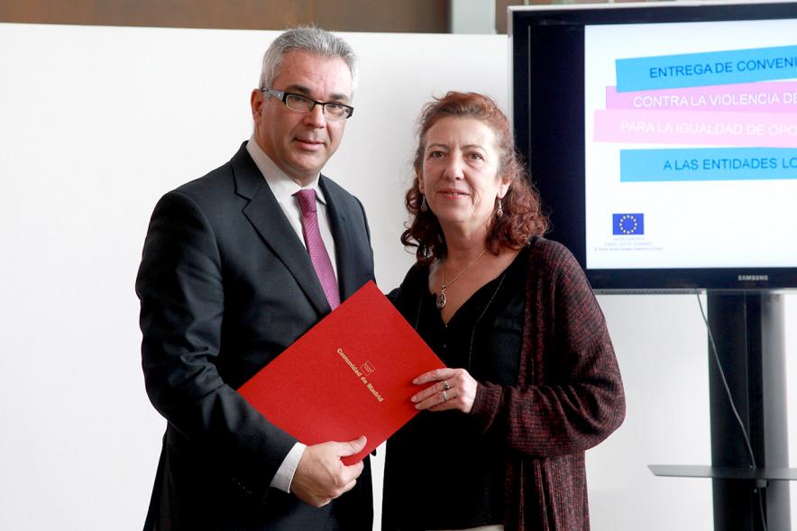 Entrega de Convenios de Colaboración contra la Violencia de Género y Promoción de Igualdad de Oportunidades - Entrega de menciones.