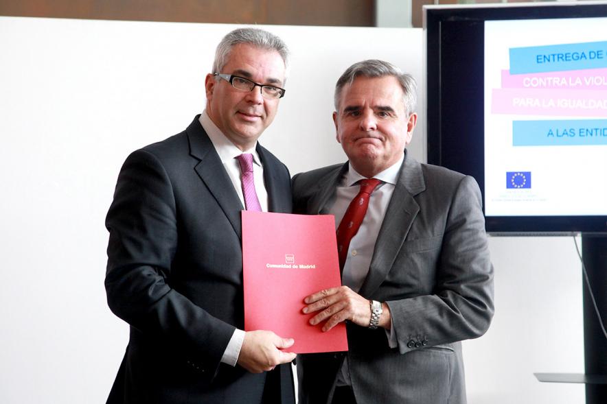 Entrega de Convenios de Colaboración contra la Violencia de Género y Promoción de Igualdad de Oportunidades - Entrega de menciones.
