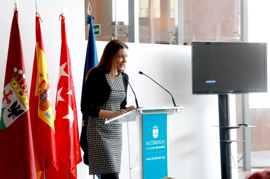 Entrega de Convenios de Colaboración contra la Violencia de Género y Promoción de Igualdad de Oportunidades - Ponente femenina.