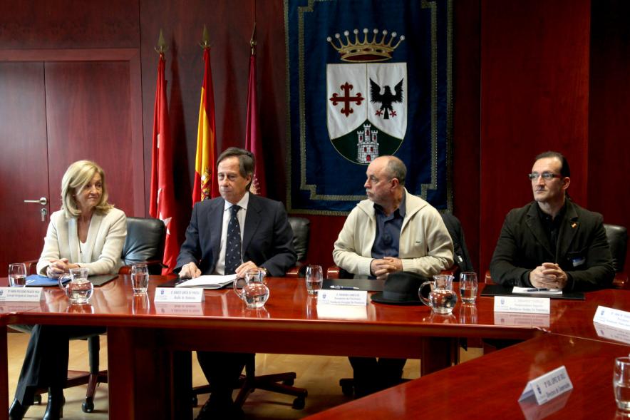 Representantes de cada una de las partes en la firma del acuerdo