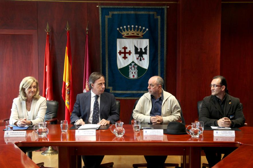 Representantes de cada una de las partes en la firma del acuerdo