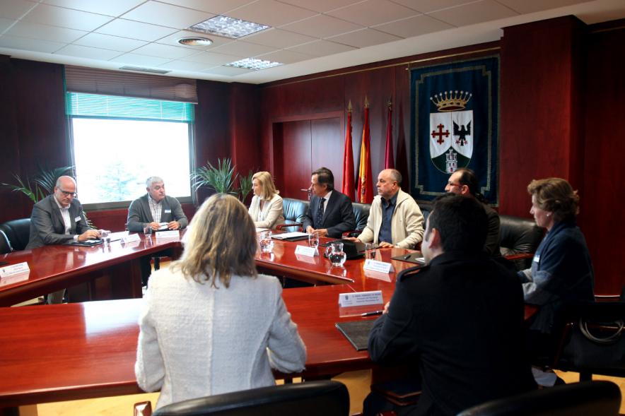 Representantes de cada una de las partes en la firma del acuerdo