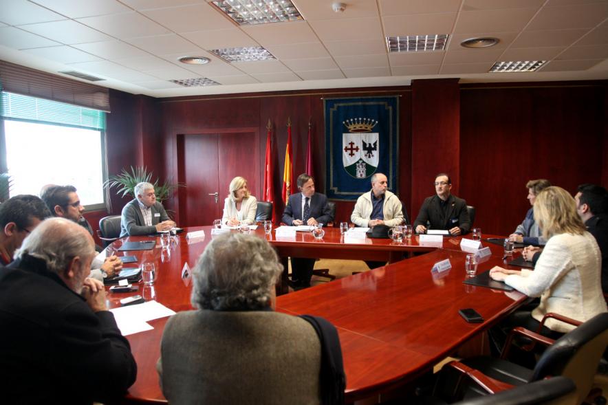 Representantes de cada una de las partes en la firma del acuerdo