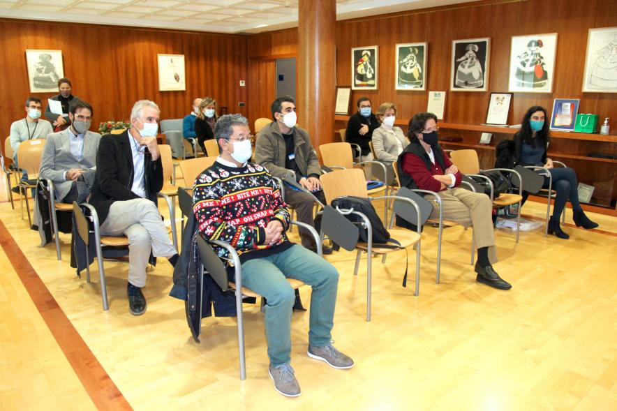 Firmantes esperando su turno