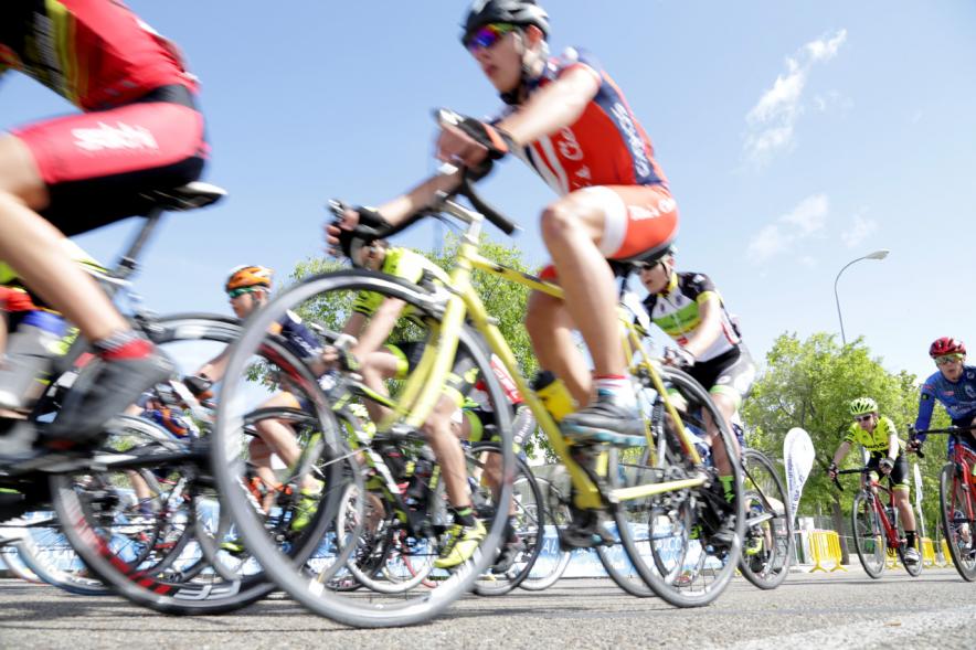 Gran Premio Ciudad de Alcobendas - Trofeo Cosme Díaz - Imagen de los participantes en durante la carrera ciclista.