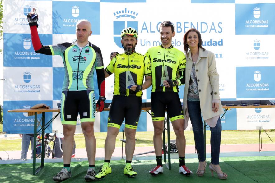 Gran Premio Ciudad de Alcobendas - Trofeo Cosme Díaz - Premiados recibiendo trofeos en el pódium.
