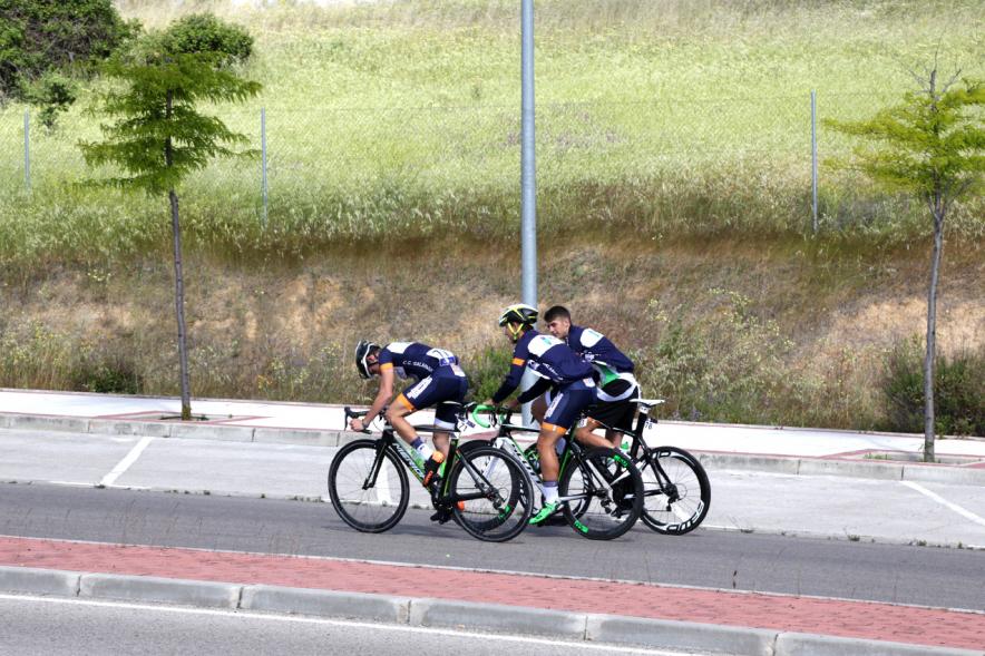 Gran Premio Ciudad de Alcobendas - Trofeo Cosme Díaz - Imagen de los participantes en durante la carrera ciclista.