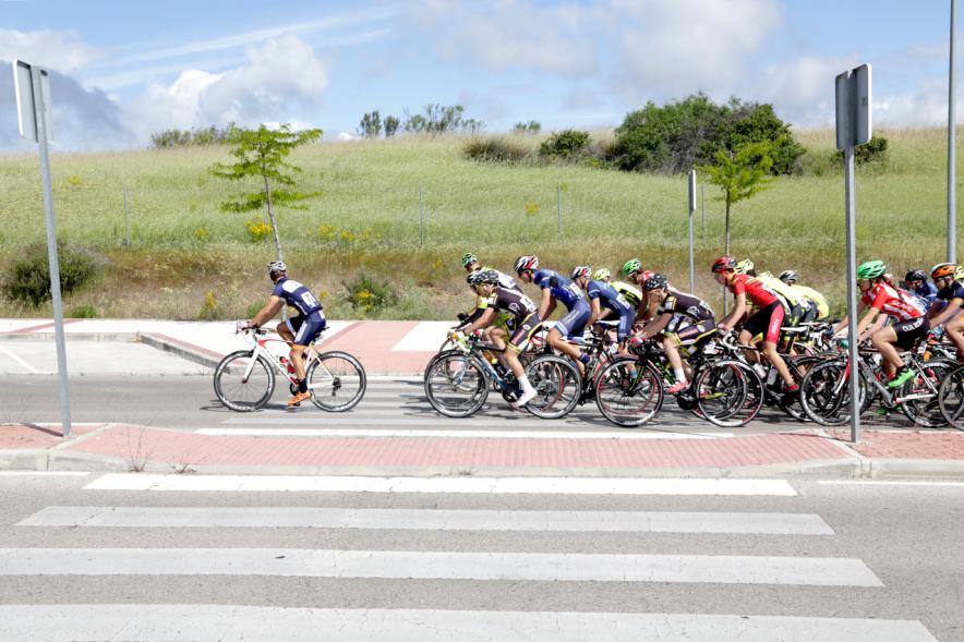 Gran Premio Ciudad de Alcobendas - Trofeo Cosme Díaz - Imagen de los participantes en durante la carrera ciclista.