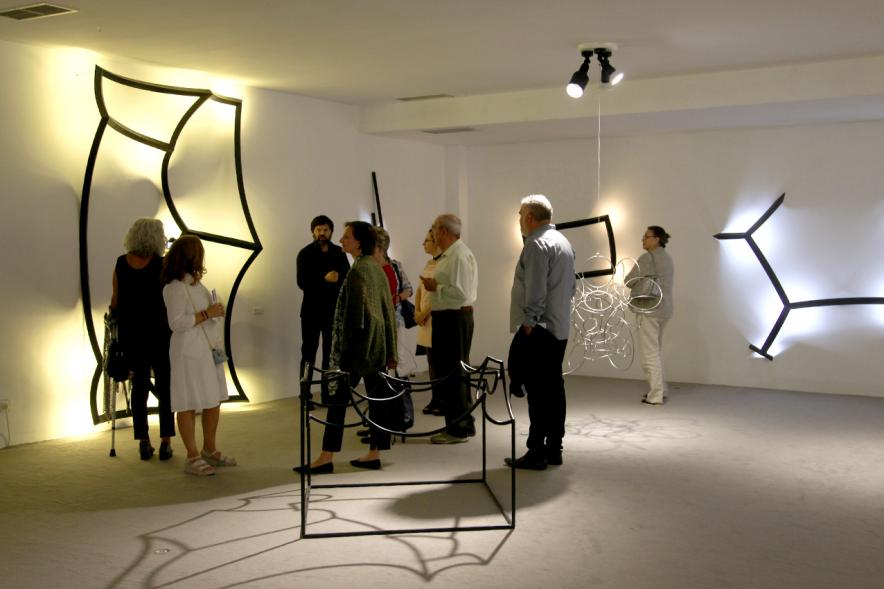 Inauguración Exposición Cosmología de Diego Canogar - El público y las obras expuestas.
