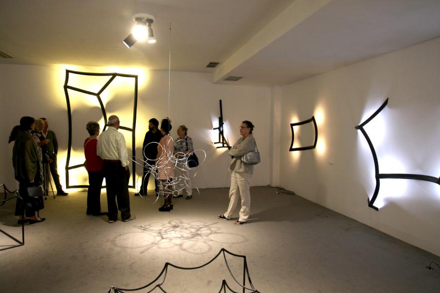Inauguración Exposición Cosmología de Diego Canogar - El público y las obras.